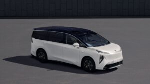 gl8-encasa-mpv-