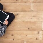 72岁公公主动帮带娃，感动儿媳并引发育儿讨论