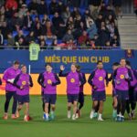 巴塞罗那队公开训练吸引众多球迷，备战西甲联赛