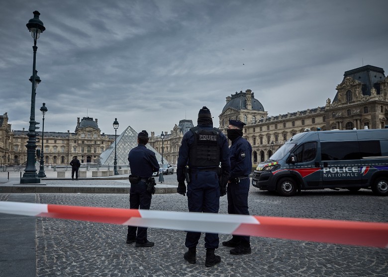 羅浮宮館長辭職：重大盜竊案後的責任承擔與未來展望