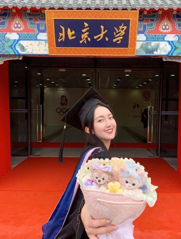 北大毕业生杨睿转行短剧演员，挑战与机遇并存